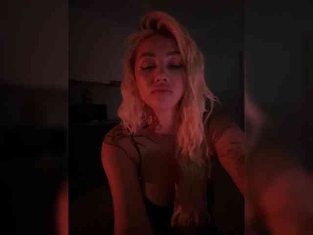 -AmazingBlonde- webcam