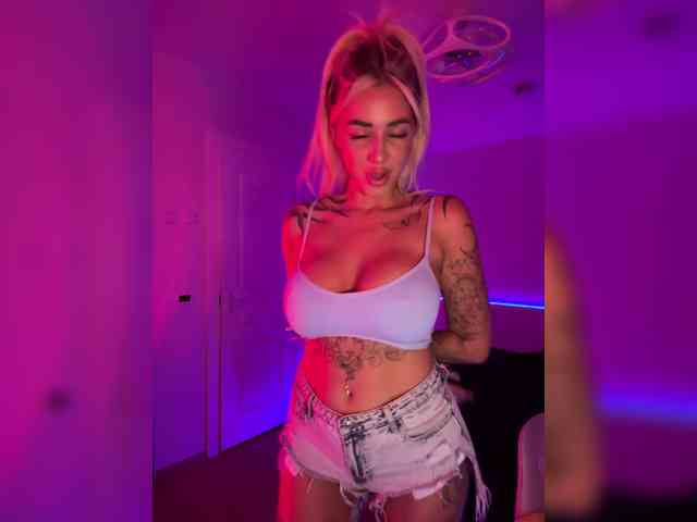 -AmazingBlonde- webcam