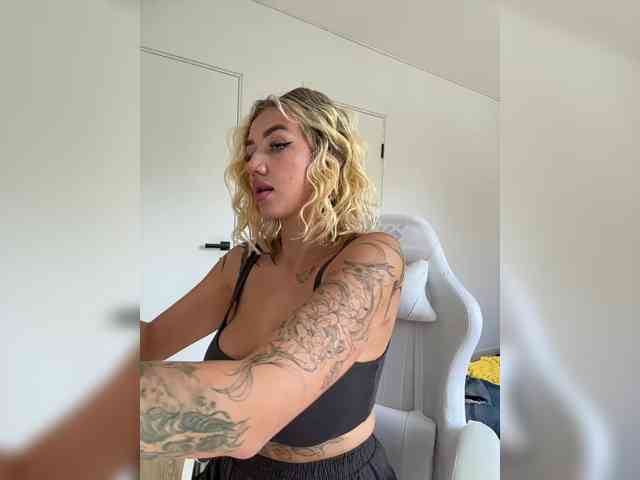 -AmazingBlonde- webcam