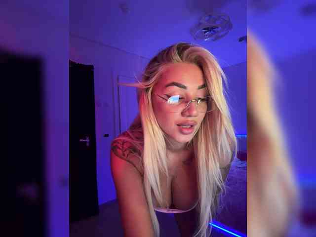 -AmazingBlonde- webcam