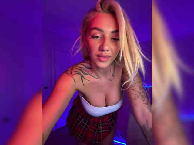-AmazingBlonde-