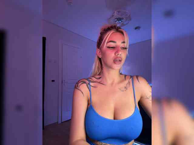 -AmazingBlonde- webcam