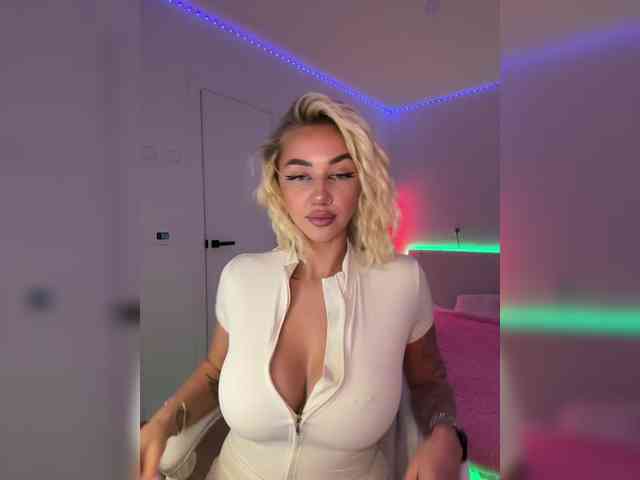 -AmazingBlonde-