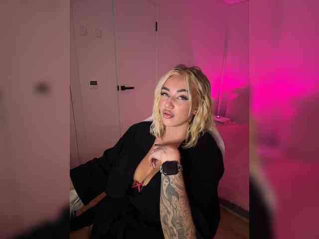 -AmazingBlonde-
