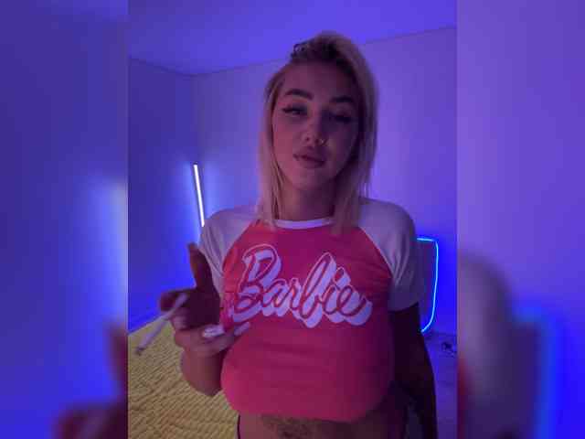 -AmazingBlonde-