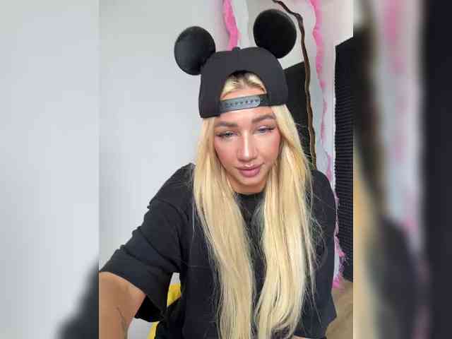 -AmazingBlonde- webcam