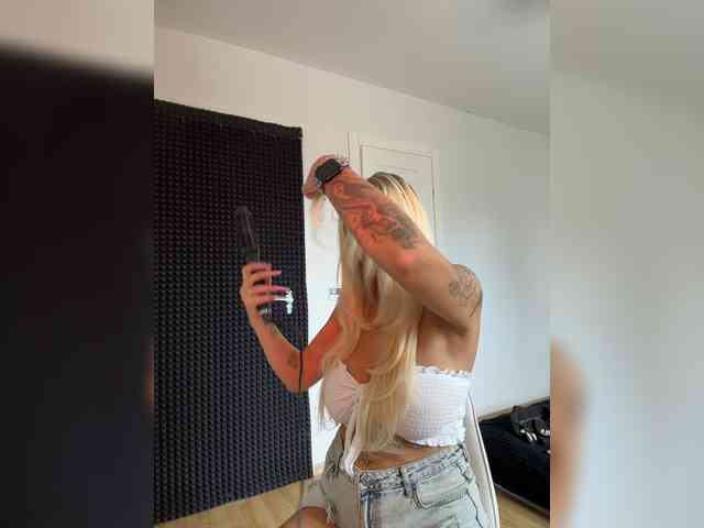 -AmazingBlonde- webcam