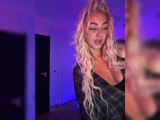-AmazingBlonde- webcam