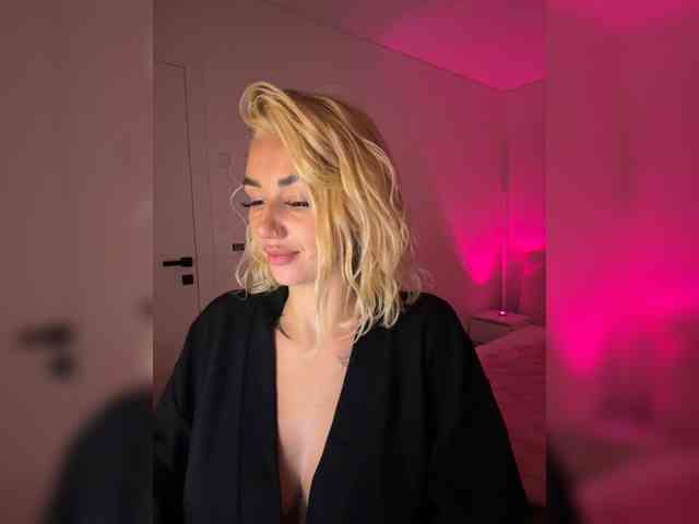 -AmazingBlonde-