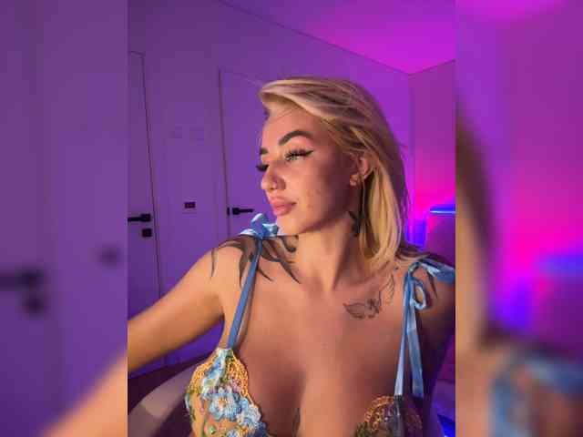 -AmazingBlonde-