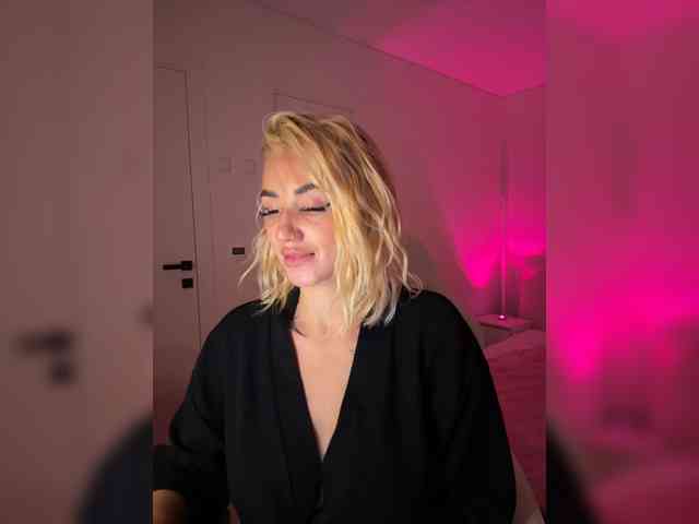 -AmazingBlonde-