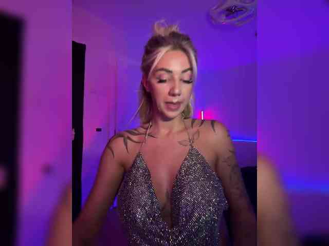 -AmazingBlonde- webcam