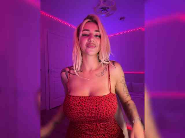 -AmazingBlonde- webcam