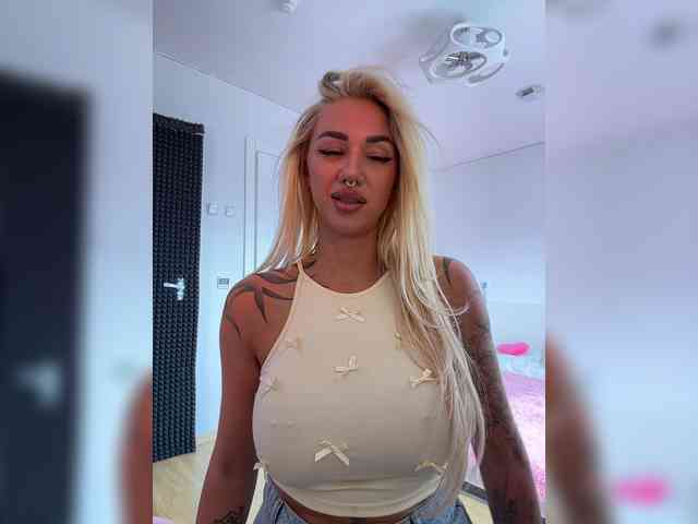 -AmazingBlonde- webcam