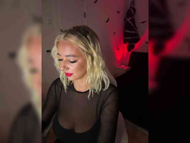 -AmazingBlonde-