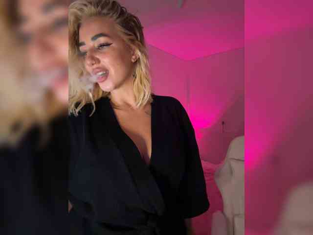 -AmazingBlonde-
