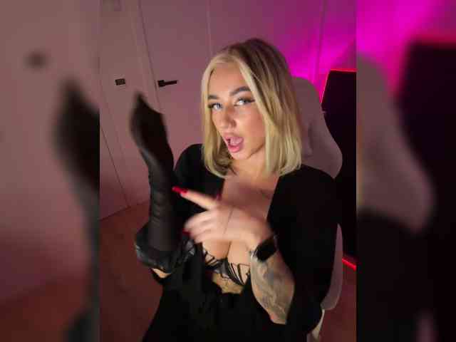 -AmazingBlonde-