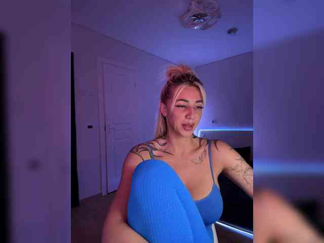 -AmazingBlonde- webcam