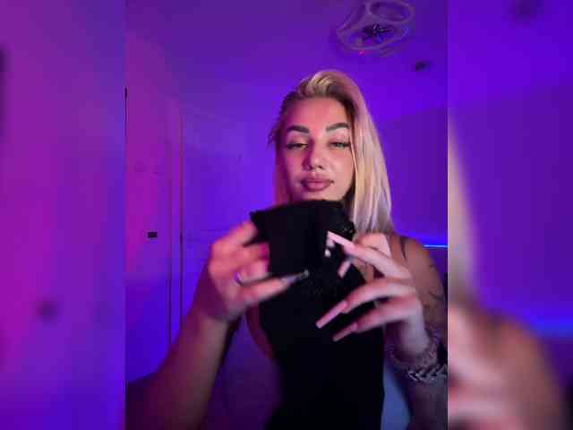 Model: -AmazingBlonde-