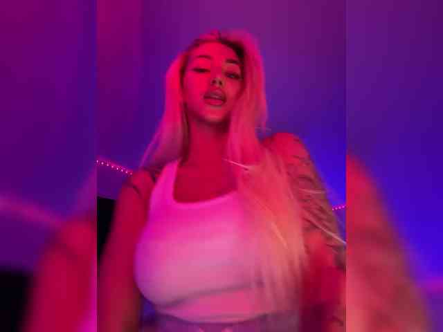 -AmazingBlonde- webcam
