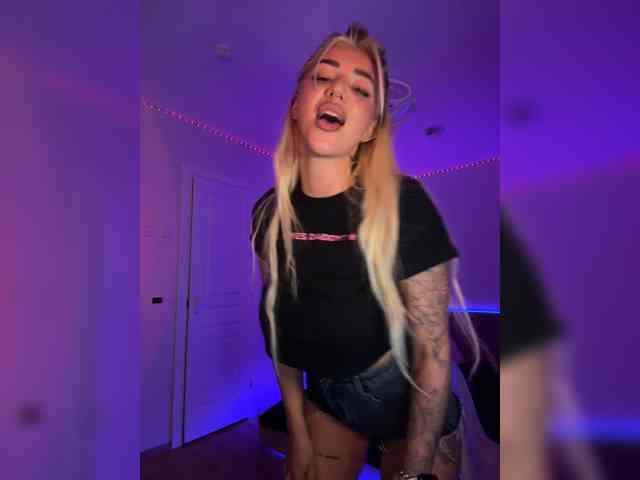 -AmazingBlonde- webcam