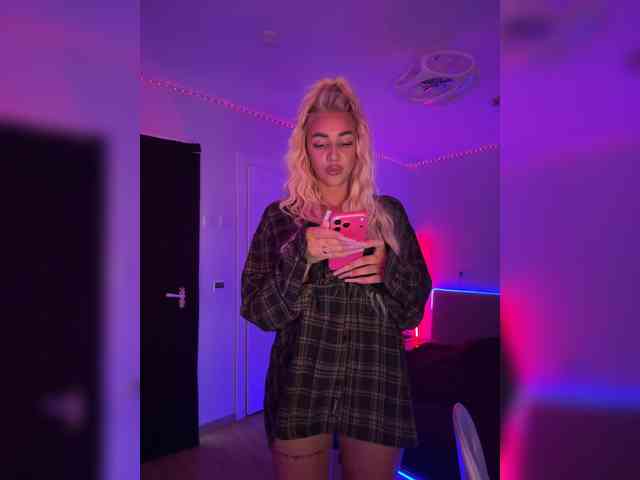 -AmazingBlonde- webcam