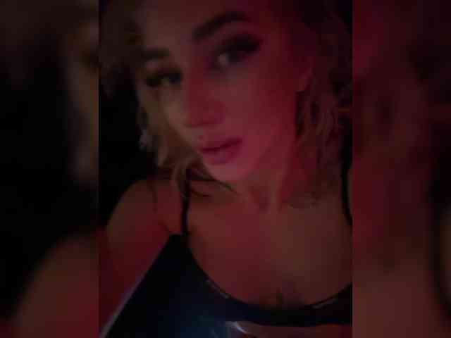 -AmazingBlonde-