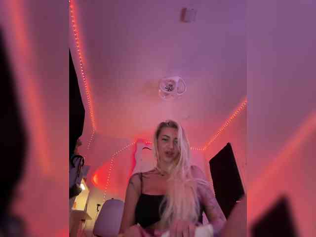 -AmazingBlonde- webcam