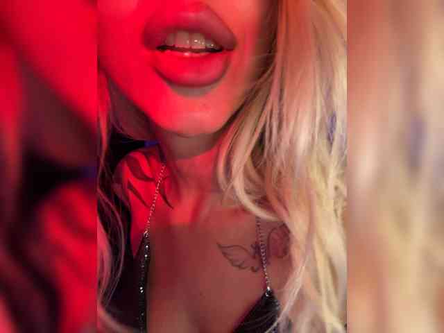 -AmazingBlonde- webcam