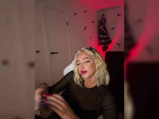 -AmazingBlonde-