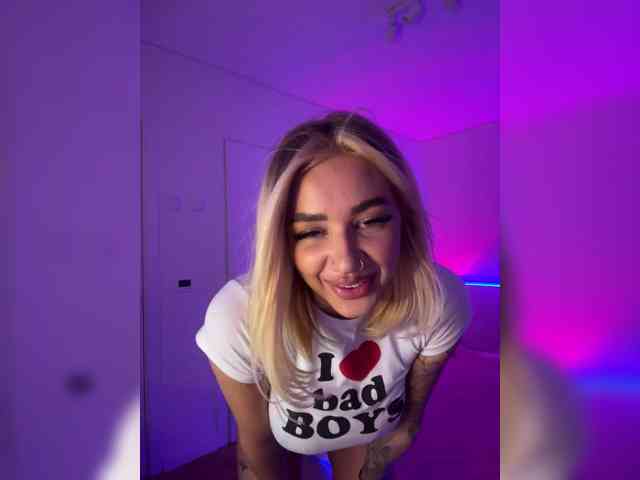 -AmazingBlonde-