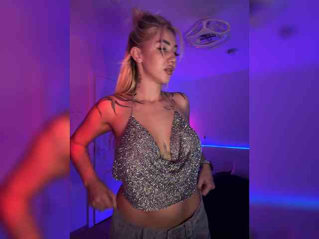-AmazingBlonde- webcam