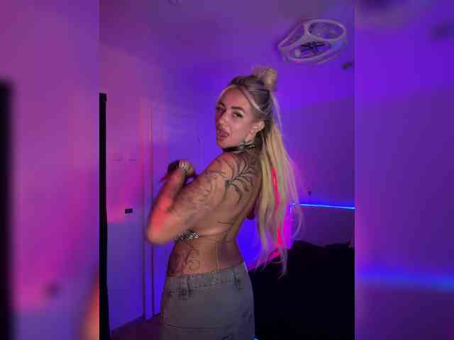 -AmazingBlonde- webcam