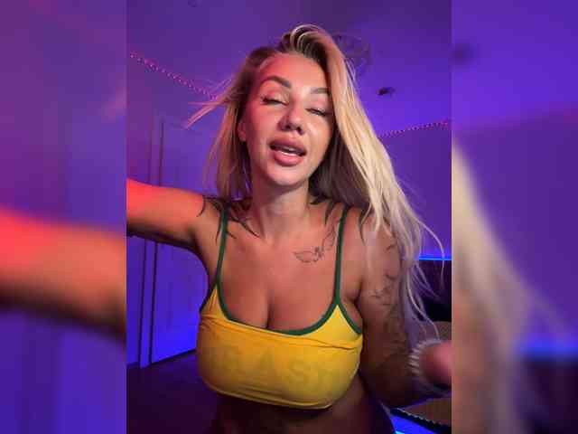 -AmazingBlonde- webcam