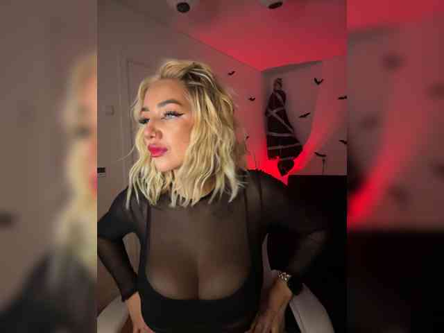 -AmazingBlonde-