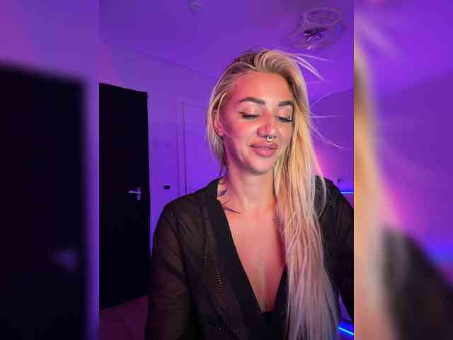 -AmazingBlonde- webcam
