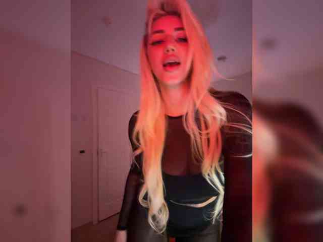 Questo modello è in diretta ora. -AmazingBlonde-
