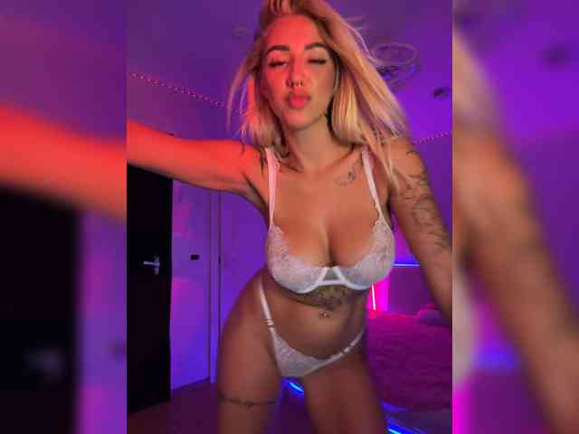 -AmazingBlonde- webcam