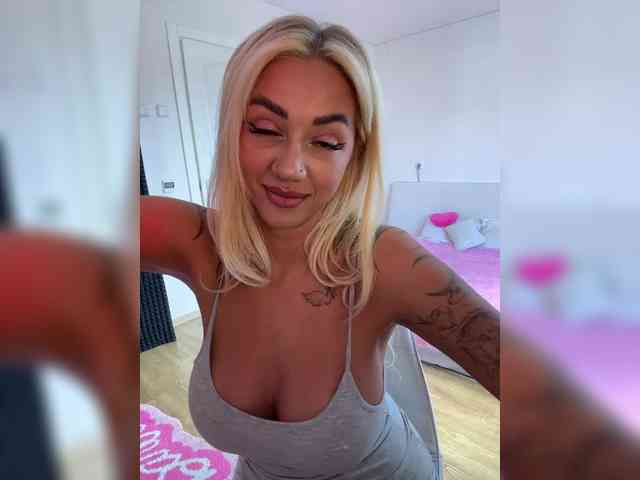-AmazingBlonde- webcam