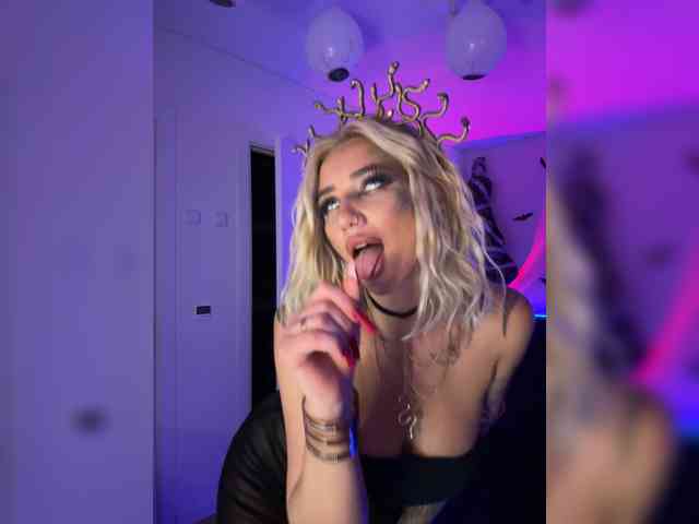 -AmazingBlonde-