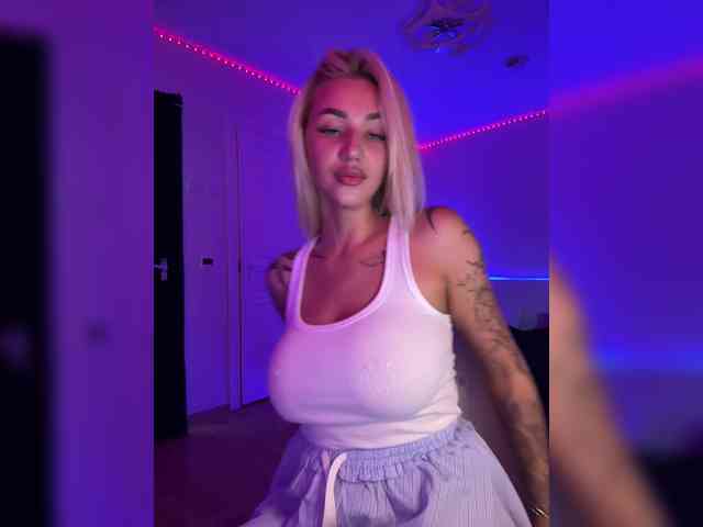 -AmazingBlonde- webcam