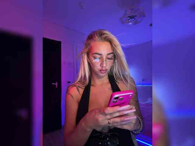 -AmazingBlonde- webcam