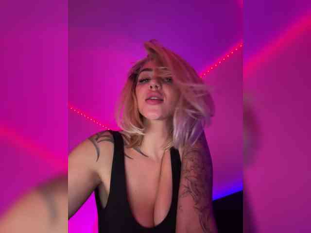 -AmazingBlonde-