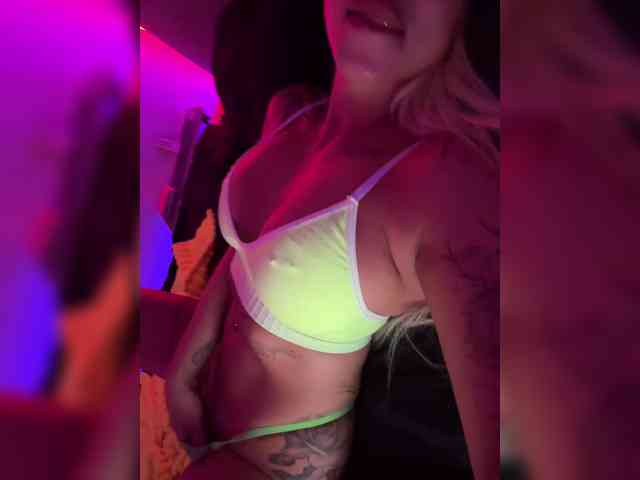 -AmazingBlonde- webcam