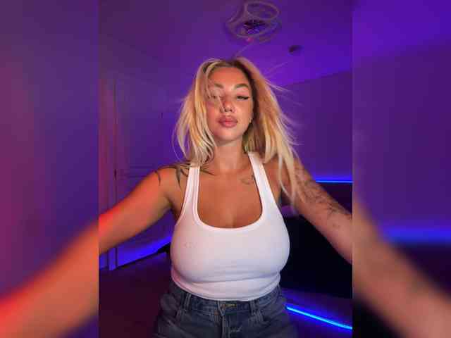 Model: -AmazingBlonde-