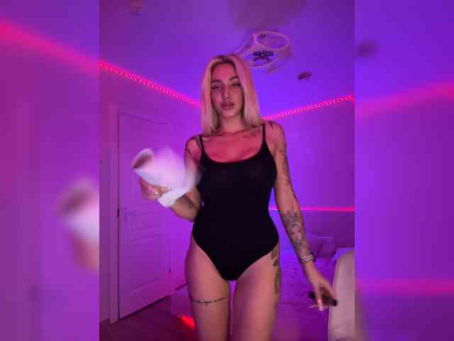 -AmazingBlonde- webcam