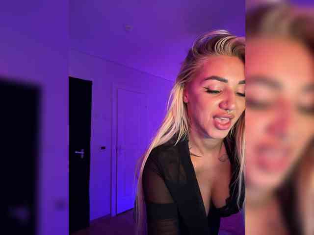 -AmazingBlonde- webcam