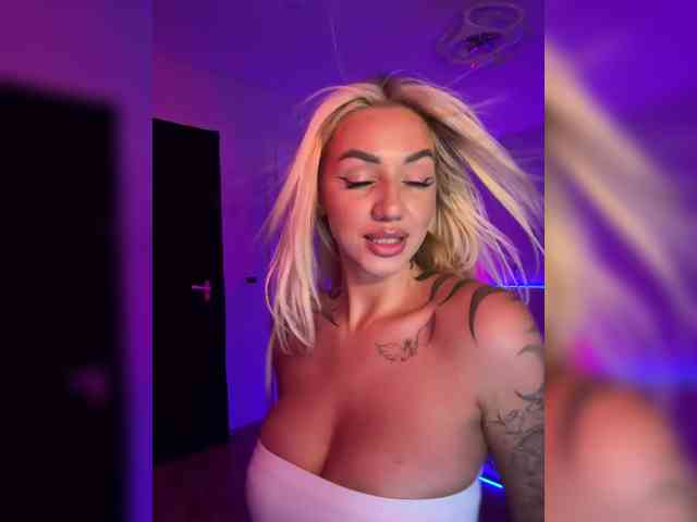 -AmazingBlonde- Live Webcam on BongaCams