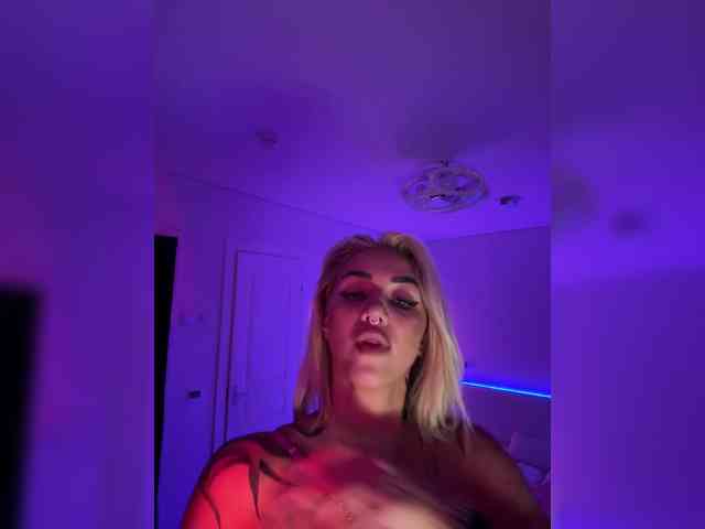 -AmazingBlonde- webcam