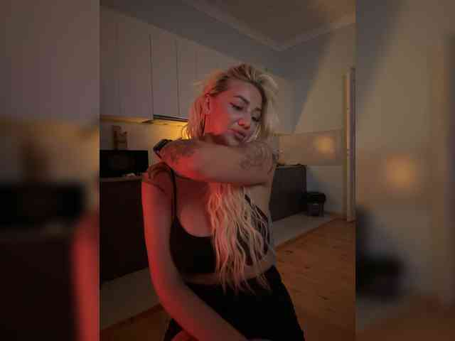 -AmazingBlonde- webcam